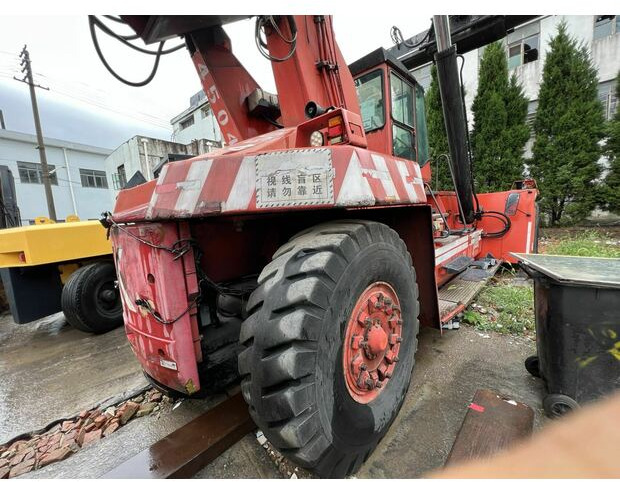 2008 KALMAR DRD420-60S5K - Xe tiếp cận xếp chồng: hình 3 2008 KALMAR DRD420-60S5K - Xe tiếp cận xếp chồng: hình 3