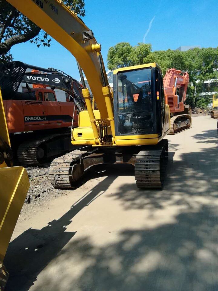 Komatsu PC120-6 - Máy xúc bánh xích: hình 1 Komatsu PC120-6 - Máy xúc bánh xích: hình 1