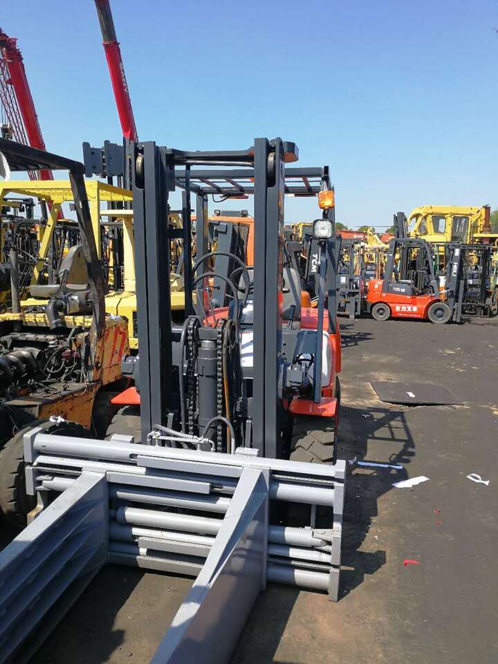 TCM FD30T6 - Xe nâng: hình 4 TCM FD30T6 - Xe nâng: hình 4