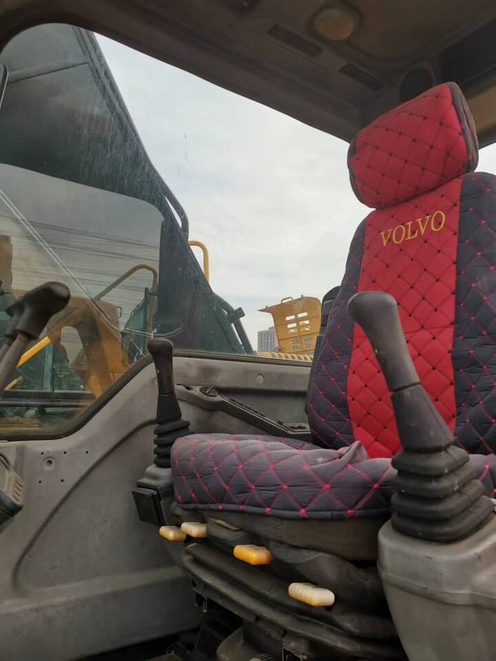 Volvo EC210B - Máy xúc bánh xích: hình 4 Volvo EC210B - Máy xúc bánh xích: hình 4
