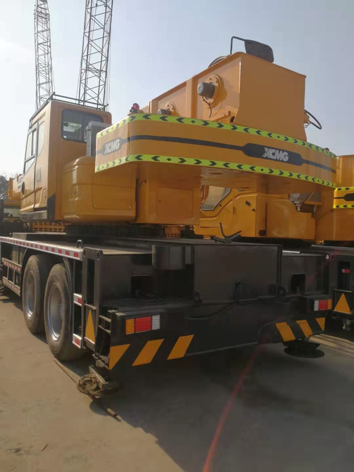XCMG QY70KC - Cẩu bánh lốp: hình 2 XCMG QY70KC - Cẩu bánh lốp: hình 2