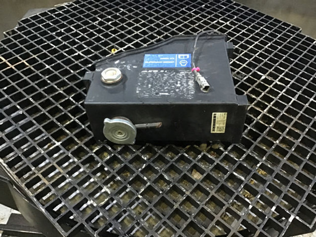 Liebherr Equalizing Reservoir - Bình nước phụ: hình 1 Liebherr Equalizing Reservoir - Bình nước phụ: hình 1