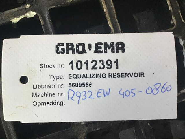 Liebherr Equalizing Reservoir - Bình nước phụ: hình 3 Liebherr Equalizing Reservoir - Bình nước phụ: hình 3