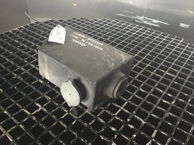 Liebherr Equalizing Reservoir - Bình nước phụ: hình 1 Liebherr Equalizing Reservoir - Bình nước phụ: hình 1