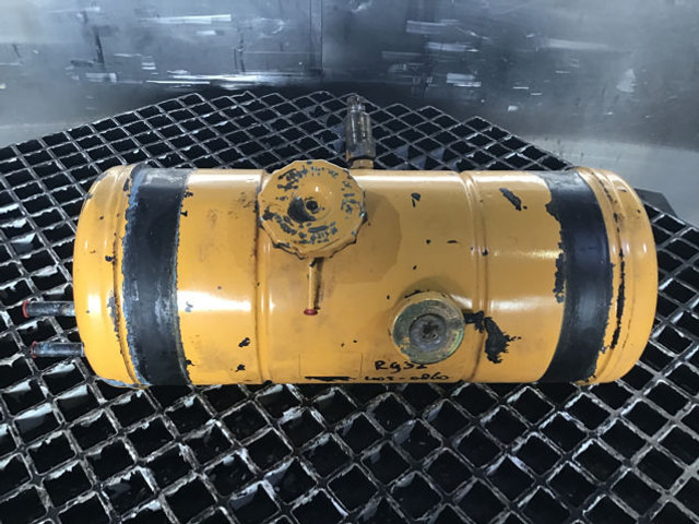 Liebherr Equalizing Reservoir - Bình nước phụ: hình 1 Liebherr Equalizing Reservoir - Bình nước phụ: hình 1
