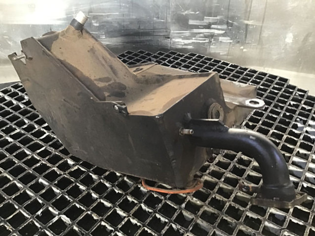 Liebherr Equalizing Reservoir - Bình nước phụ: hình 1 Liebherr Equalizing Reservoir - Bình nước phụ: hình 1