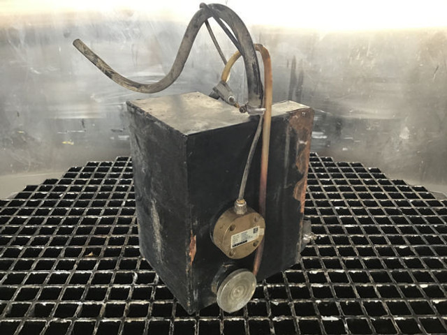 Liebherr Equalizing Reservoir - Bình nước phụ: hình 2 Liebherr Equalizing Reservoir - Bình nước phụ: hình 2