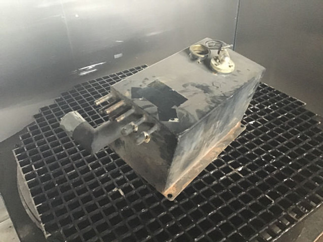 Liebherr Equalizing Reservoir - Bình nước phụ: hình 3 Liebherr Equalizing Reservoir - Bình nước phụ: hình 3