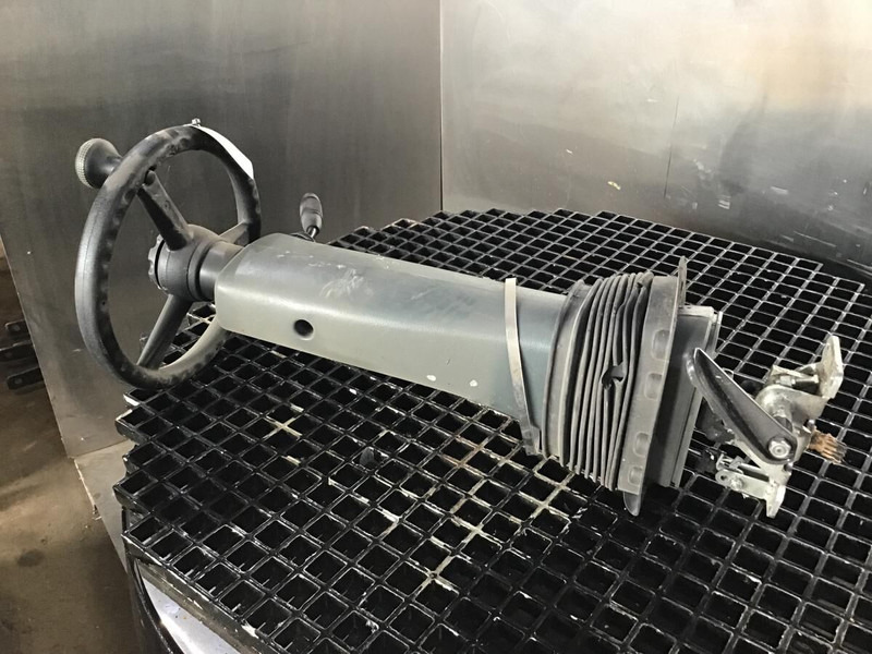 Liebherr L524 - Cột lái: hình 1 Liebherr L524 - Cột lái: hình 1