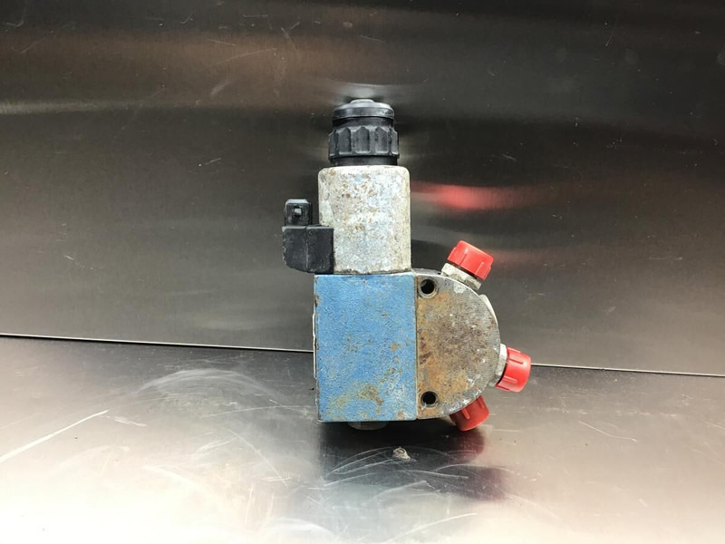 Liebherr LU1050 C - Linh kiện điện: hình 1 Liebherr LU1050 C - Linh kiện điện: hình 1