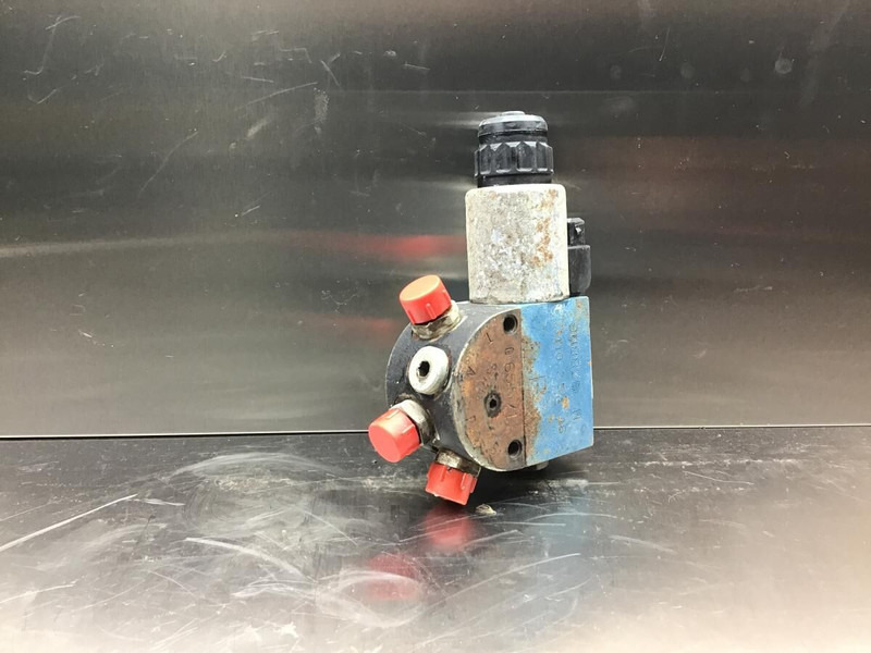 Liebherr LU1050 C - Linh kiện điện: hình 2 Liebherr LU1050 C - Linh kiện điện: hình 2