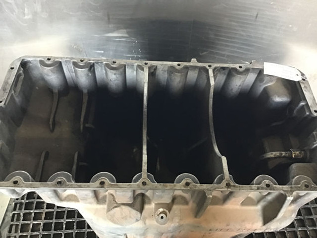 Liebherr Oil Sump - Các te: hình 5 Liebherr Oil Sump - Các te: hình 5