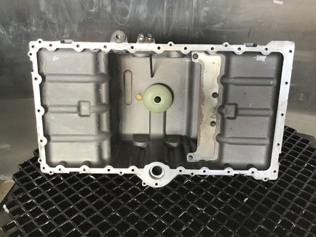 Liebherr Oil Sump - Các te: hình 1 Liebherr Oil Sump - Các te: hình 1