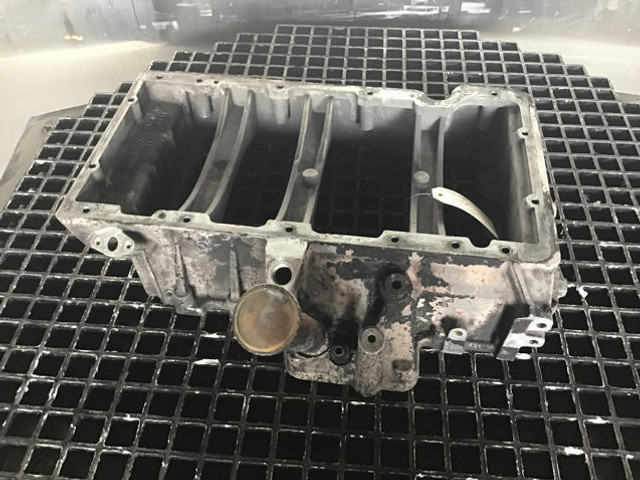Liebherr Oil Sump - Bộ lọc dầu nhớt: hình 2 Liebherr Oil Sump - Bộ lọc dầu nhớt: hình 2