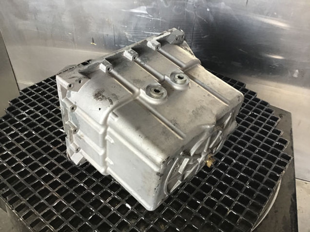 Liebherr Oil Sump - Các te: hình 1 Liebherr Oil Sump - Các te: hình 1