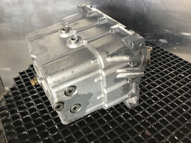 Liebherr Oil Sump - Các te: hình 4 Liebherr Oil Sump - Các te: hình 4