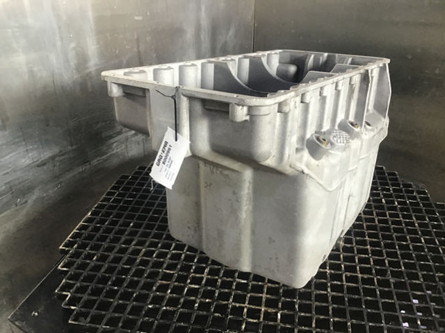 Liebherr Oil Sump - Các te: hình 4 Liebherr Oil Sump - Các te: hình 4