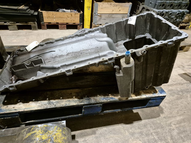 Liebherr Oil Sump - Các te: hình 3 Liebherr Oil Sump - Các te: hình 3
