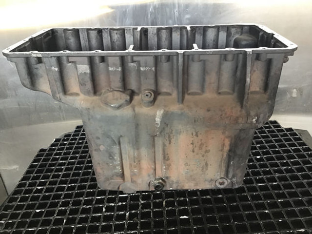 Liebherr Oil Sump - Các te: hình 3 Liebherr Oil Sump - Các te: hình 3