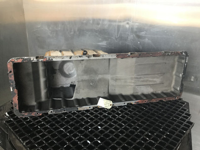 Liebherr Oil Sump - Các te: hình 2 Liebherr Oil Sump - Các te: hình 2