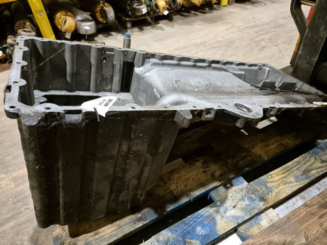 Liebherr Oil Sump - Các te: hình 2 Liebherr Oil Sump - Các te: hình 2