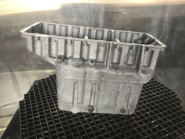 Liebherr Oil Sump - Các te: hình 2 Liebherr Oil Sump - Các te: hình 2