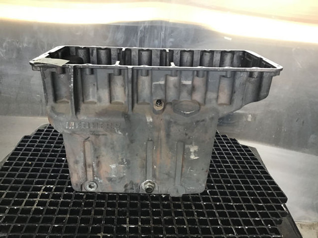 Liebherr Oil Sump - Các te: hình 2 Liebherr Oil Sump - Các te: hình 2