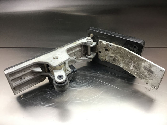 Liebherr Pedal - Bàn đạp: hình 3 Liebherr Pedal - Bàn đạp: hình 3