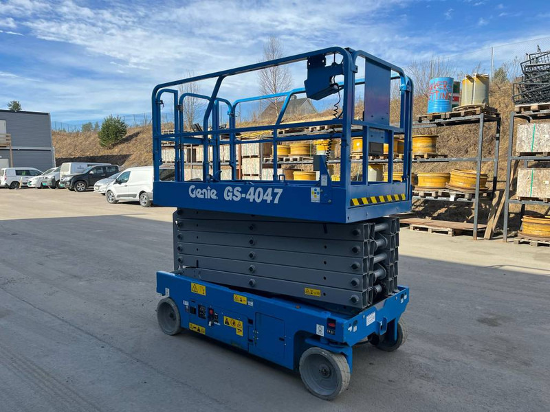 Genie GS 4047 - Máy nâng người hình kéo: hình 3 Genie GS 4047 - Máy nâng người hình kéo: hình 3