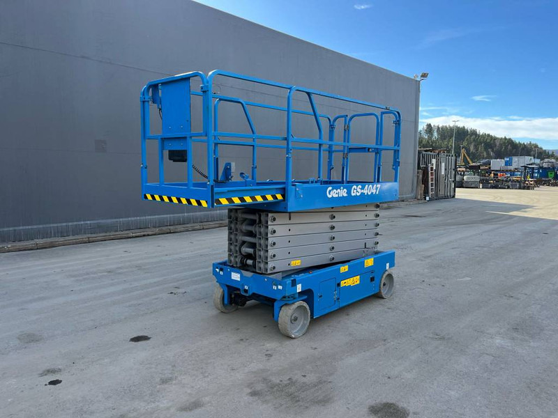 Genie GS 4047 - Máy nâng người hình kéo: hình 2 Genie GS 4047 - Máy nâng người hình kéo: hình 2
