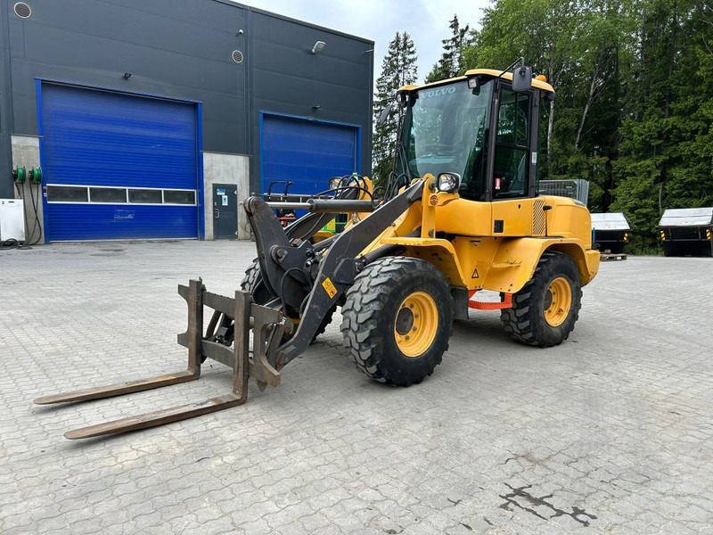 Volvo L 30 G - Máy xúc lật bánh lốp: hình 1 Volvo L 30 G - Máy xúc lật bánh lốp: hình 1