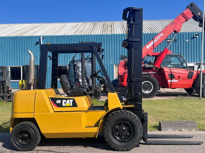 Caterpillar DP40K2 - Xe nâng diesel: hình 1 Caterpillar DP40K2 - Xe nâng diesel: hình 1