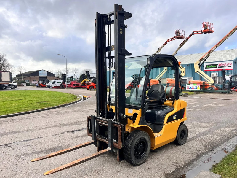 Caterpillar GP25N - Xe nâng gas: hình 4 Caterpillar GP25N - Xe nâng gas: hình 4