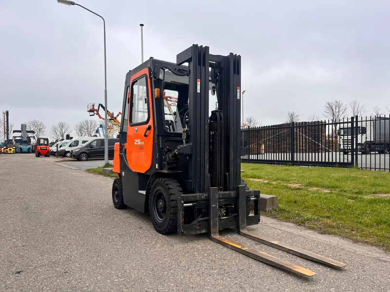 Doosan D25G PLUS - Xe nâng: hình 3 Doosan D25G PLUS - Xe nâng: hình 3