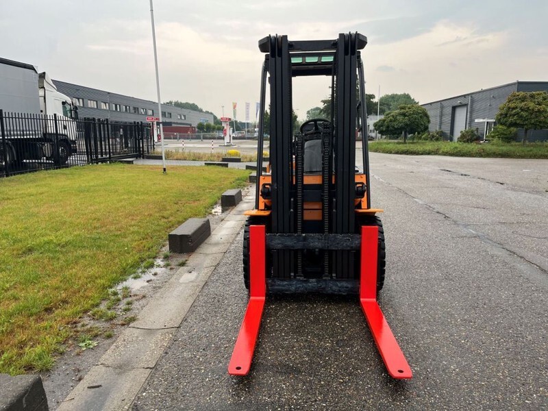 Hyundai 30D-7E - Xe nâng diesel: hình 5 Hyundai 30D-7E - Xe nâng diesel: hình 5