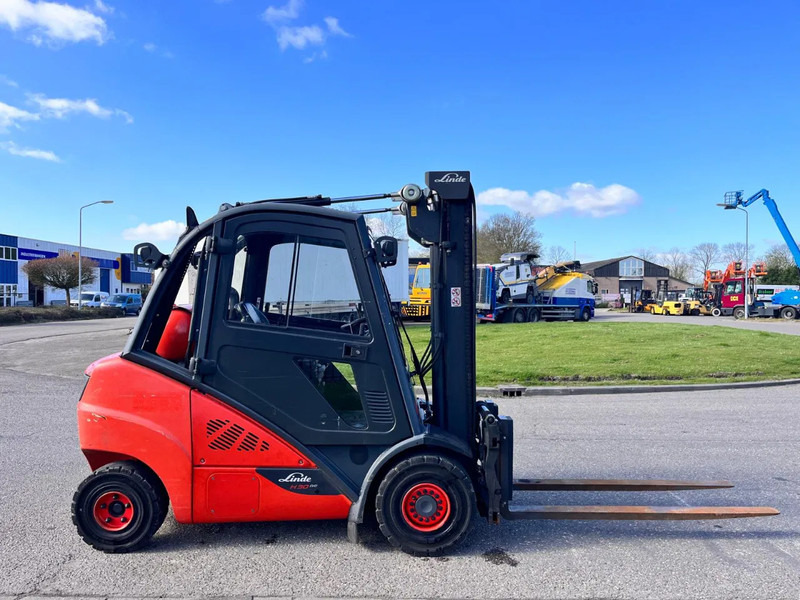 Linde H30T-02 - Xe nâng gas: hình 1 Linde H30T-02 - Xe nâng gas: hình 1