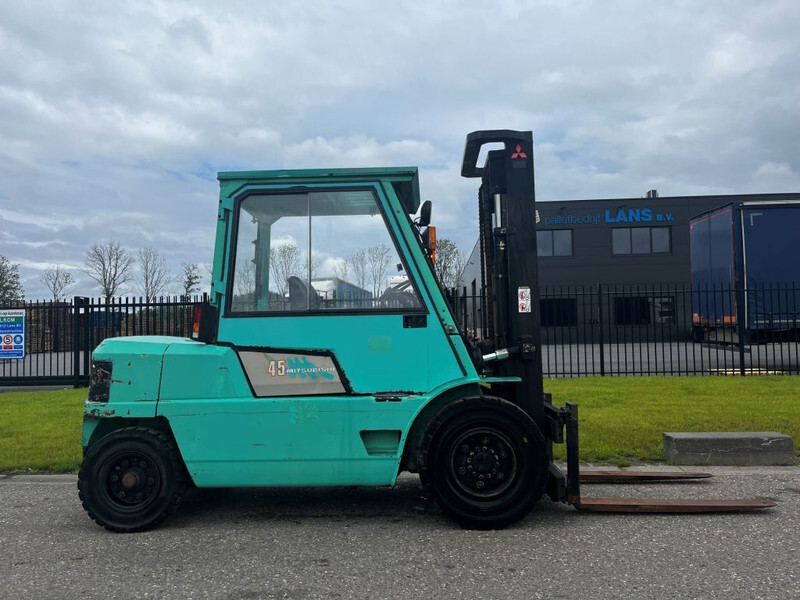 Mitsubishi FD45 - Xe nâng diesel: hình 2 Mitsubishi FD45 - Xe nâng diesel: hình 2