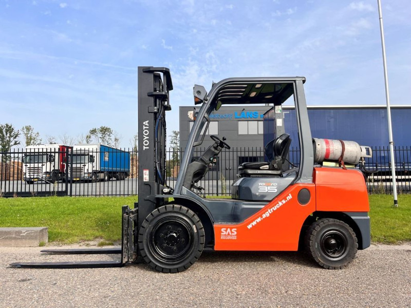 Toyota 02- 8FGJF35 - Xe nâng gas: hình 2 Toyota 02- 8FGJF35 - Xe nâng gas: hình 2