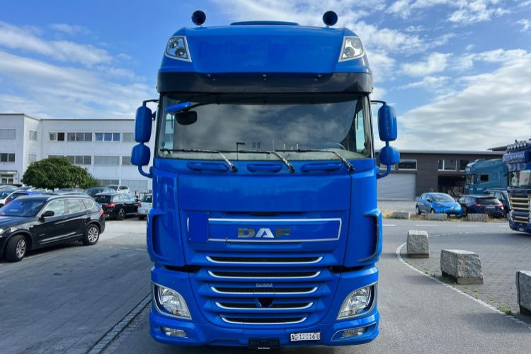 DAF XF510 6x2 - Xe tải thùng mui bạt: hình 2 DAF XF510 6x2 - Xe tải thùng mui bạt: hình 2