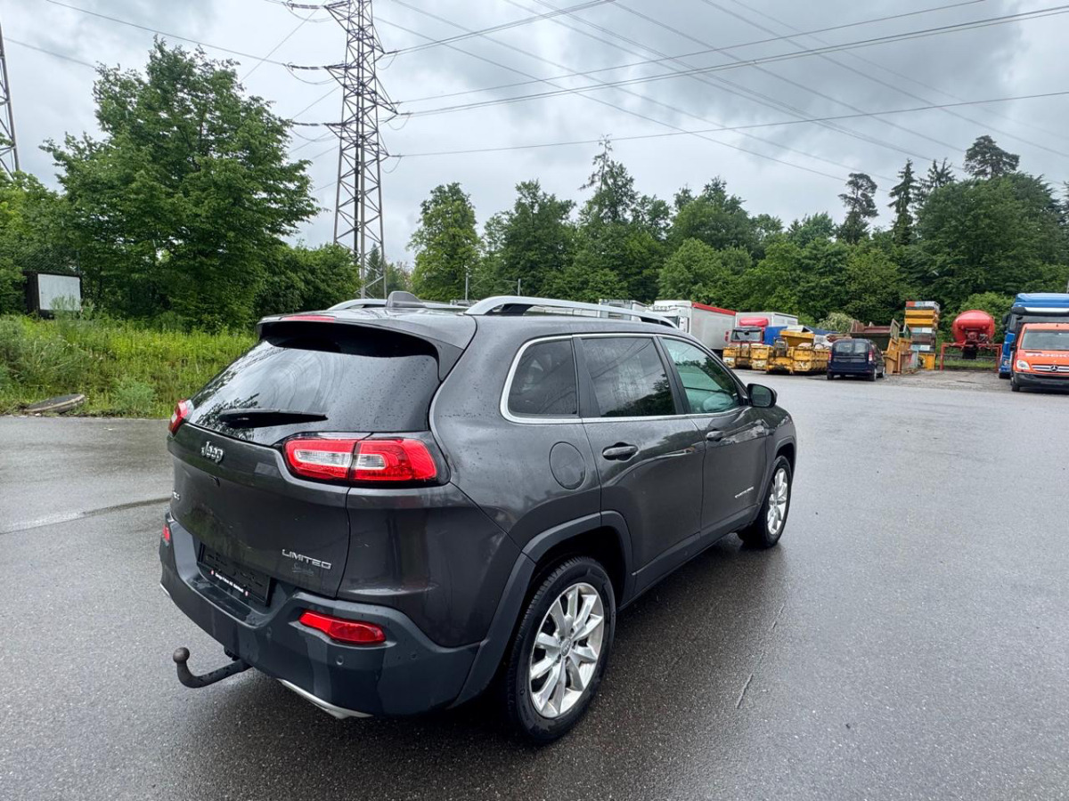 JEEP Cherokee 2.2 TD - Hatchback: hình 4 JEEP Cherokee 2.2 TD - Hatchback: hình 4