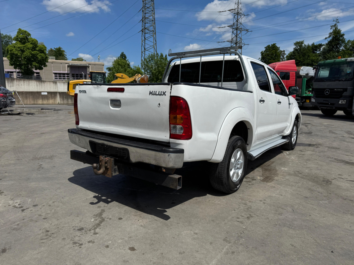 TOYOTA Hilux 3.0D 4WD - Xe bán tải: hình 5 TOYOTA Hilux 3.0D 4WD - Xe bán tải: hình 5
