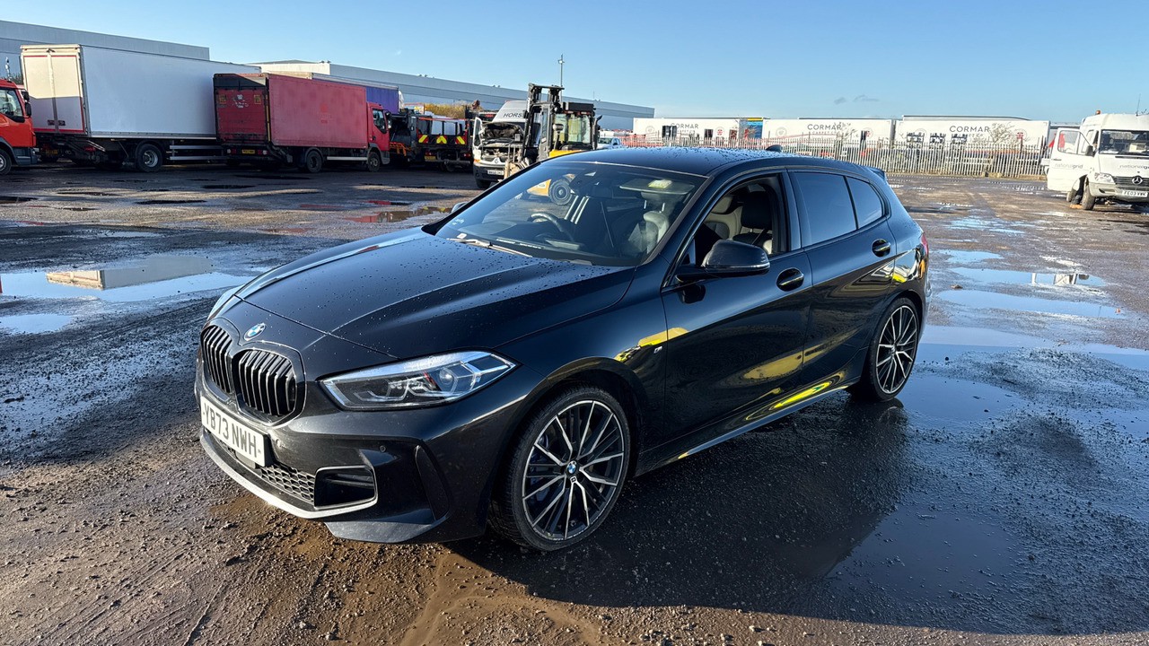 BMW 1 SERIES 118i M Sport - Hatchback: hình 2 BMW 1 SERIES 118i M Sport - Hatchback: hình 2