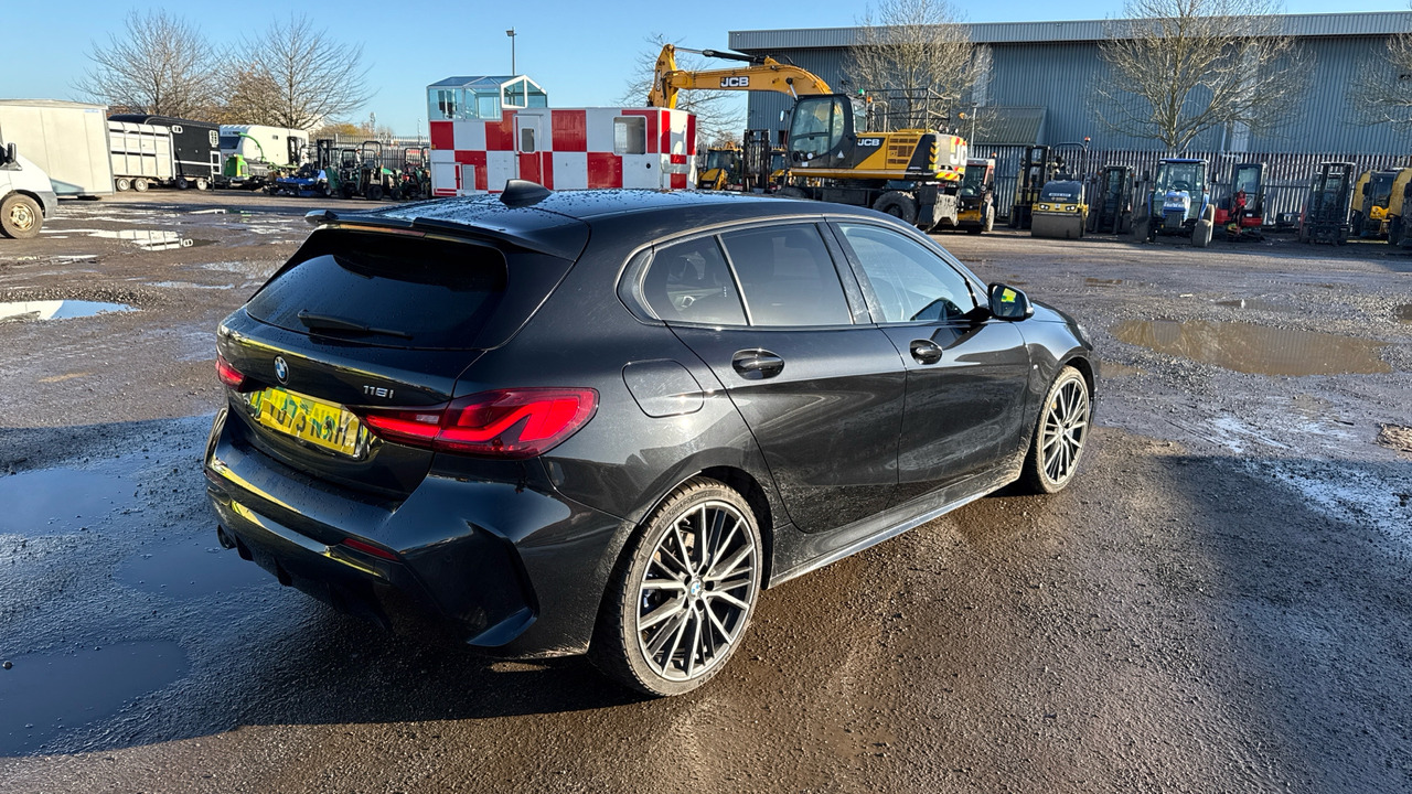 BMW 1 SERIES 118i M Sport - Hatchback: hình 4 BMW 1 SERIES 118i M Sport - Hatchback: hình 4