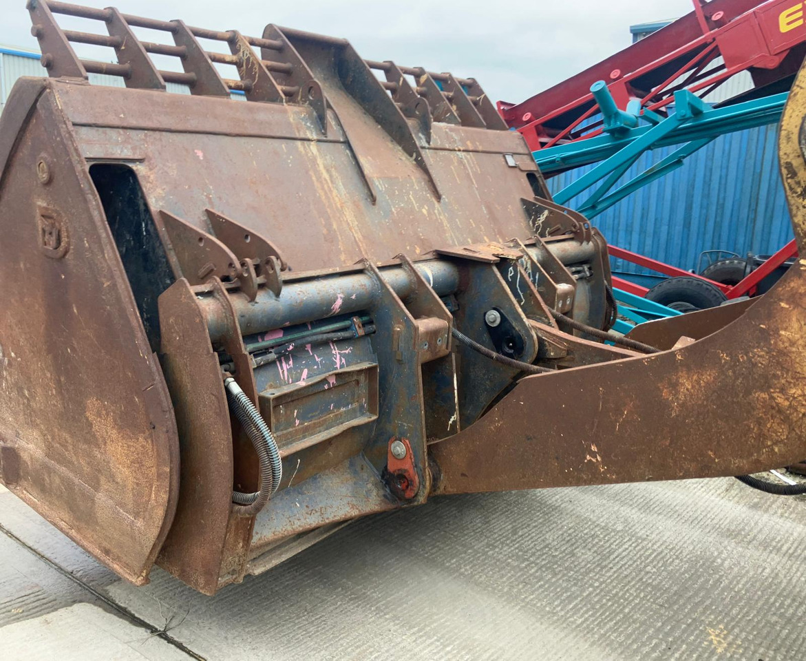 CASE 821C - Máy xúc lật bánh lốp: hình 5 CASE 821C - Máy xúc lật bánh lốp: hình 5