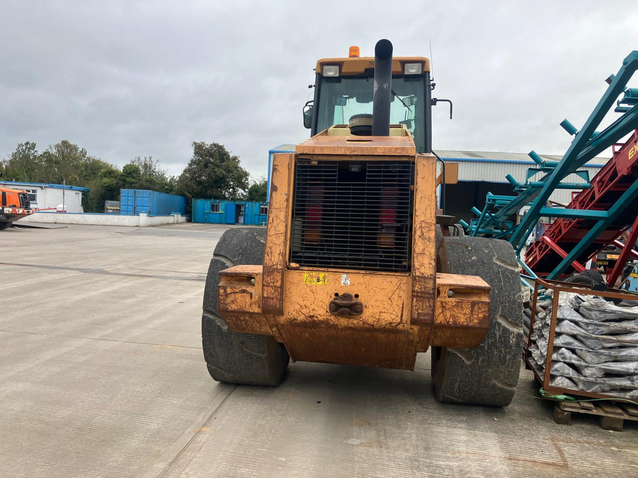 CASE 821C - Máy xúc lật bánh lốp: hình 3 CASE 821C - Máy xúc lật bánh lốp: hình 3