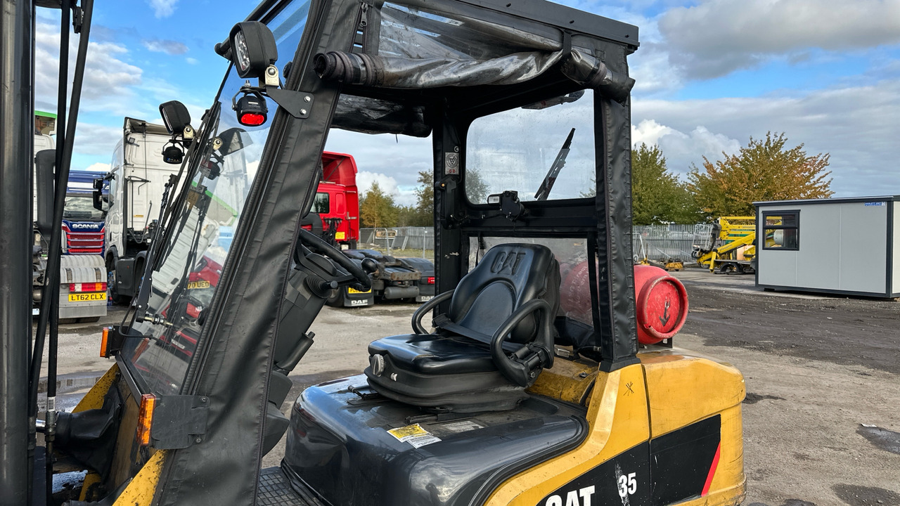 CATERPILLAR GP35 - Xe nâng gas: hình 5 CATERPILLAR GP35 - Xe nâng gas: hình 5