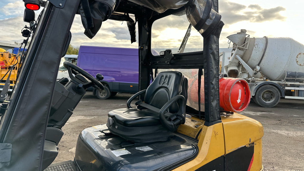 CATERPILLAR GP35N - Xe nâng gas: hình 5 CATERPILLAR GP35N - Xe nâng gas: hình 5