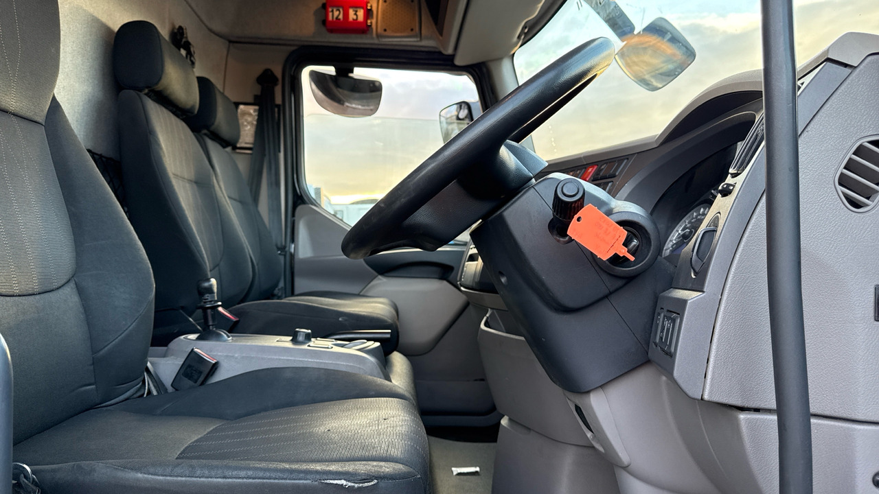 DAF LF 180 - Xe tải thùng mui bạt: hình 5 DAF LF 180 - Xe tải thùng mui bạt: hình 5