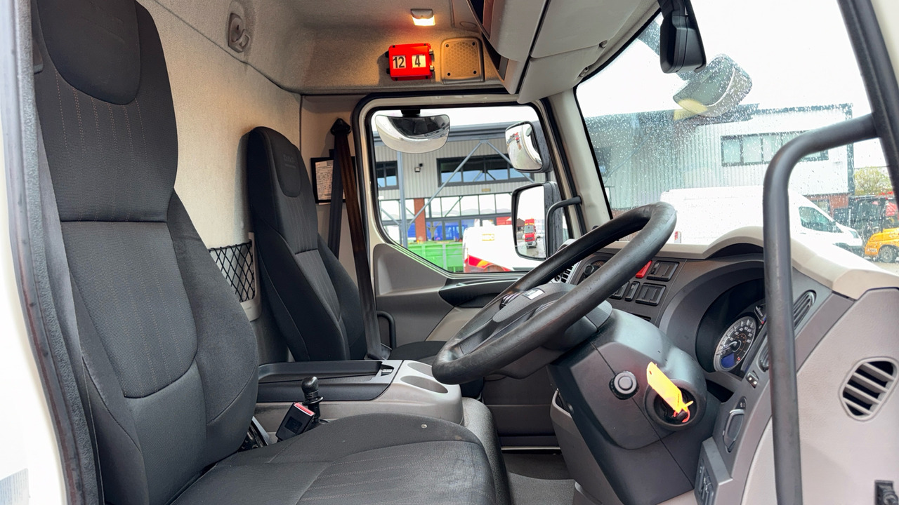 DAF LF 180 - Xe tải thùng mui bạt: hình 5 DAF LF 180 - Xe tải thùng mui bạt: hình 5