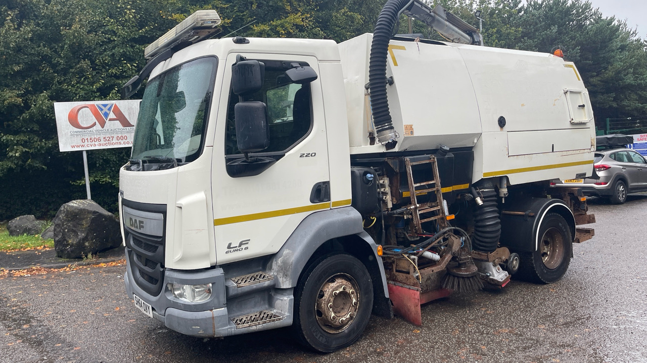 DAF LF 220 - Xe quét đường: hình 2 DAF LF 220 - Xe quét đường: hình 2